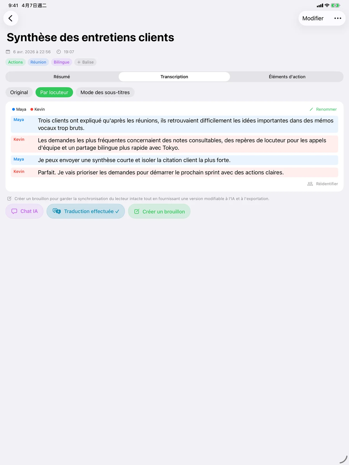 Speechy sur iPad affichant une transcription de réunion avec locuteurs séparés.