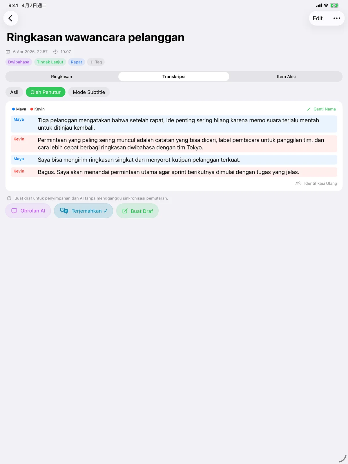 Speechy di iPad menampilkan transkrip rapat dengan pembicara yang terpisah.