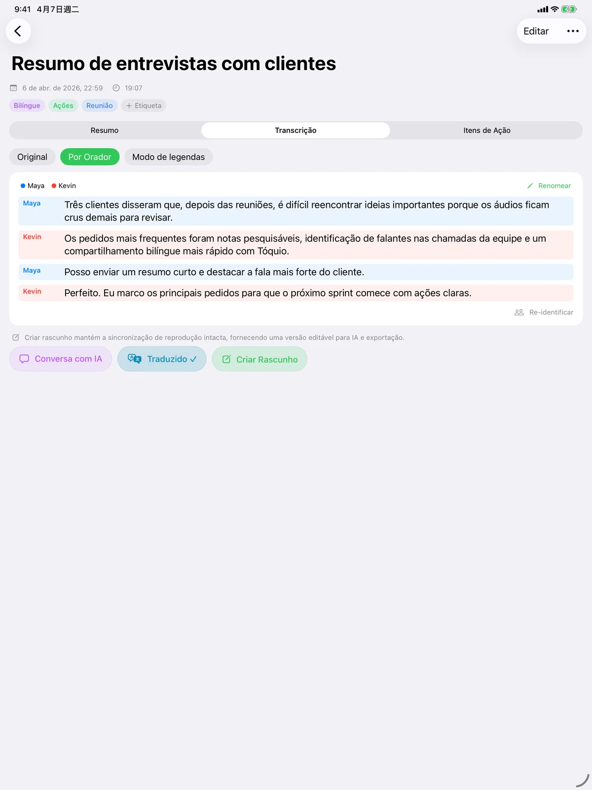 Speechy no iPad exibindo transcrição de reunião com falantes separados.
