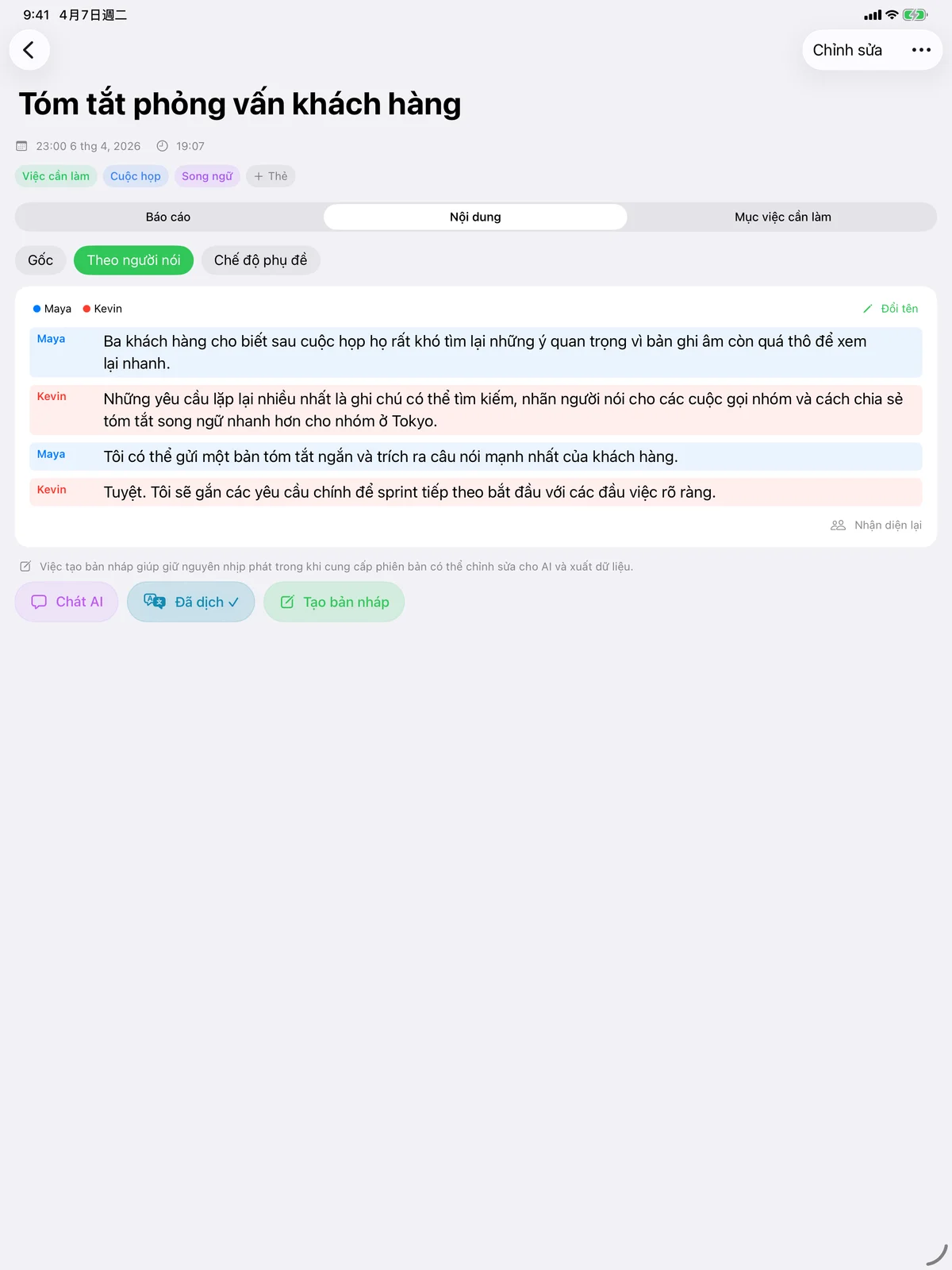 Speechy trên iPad hiển thị bản ghi cuộc họp đã tách giọng người nói.