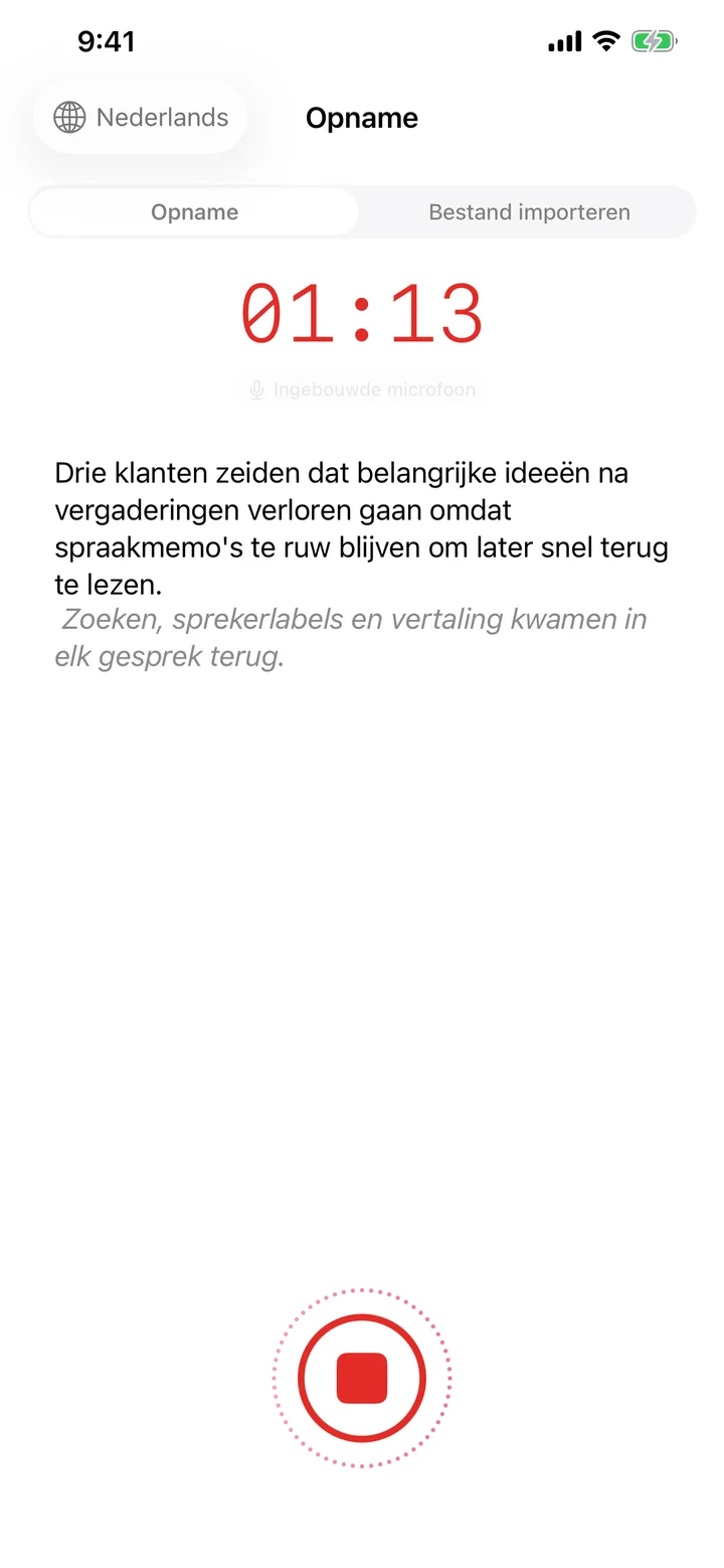Speechy op iPhone tijdens een opname, met golfvorm en live transcriptie.