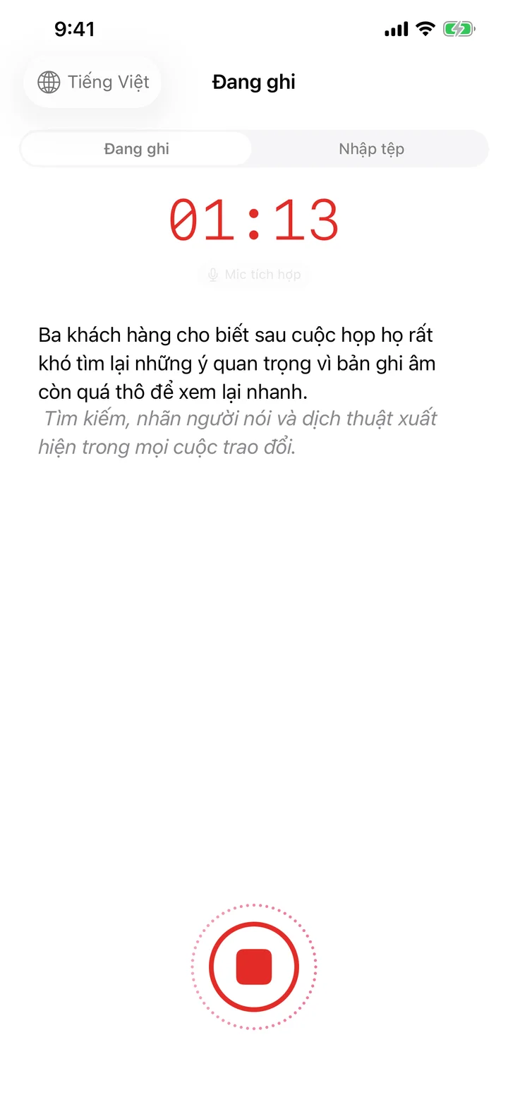 Speechy trên iPhone đang ghi âm với sóng và bản chép trực tiếp.